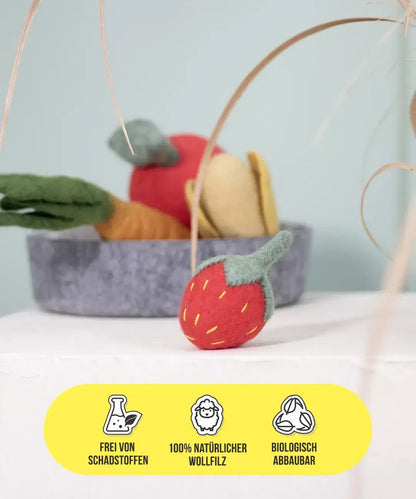 BUDDY. Hundespielzeug aus Wollfilz "Erdbeere"